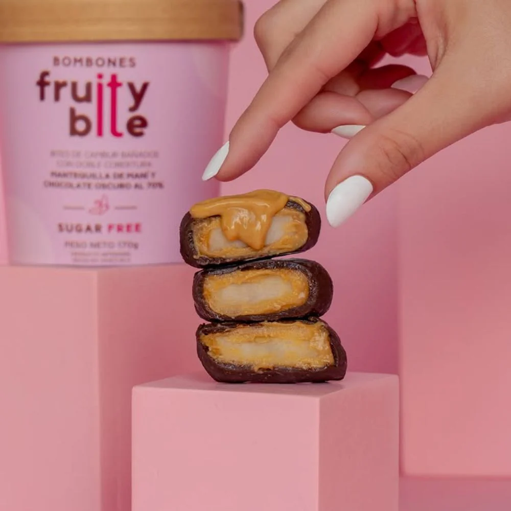 Fruity Bites Sugar Free Bites de Cambur Bañados con Doble Cobertura Mantequilla de Mani y Chocolate Oscuro al 70%  170gr - Image 2
