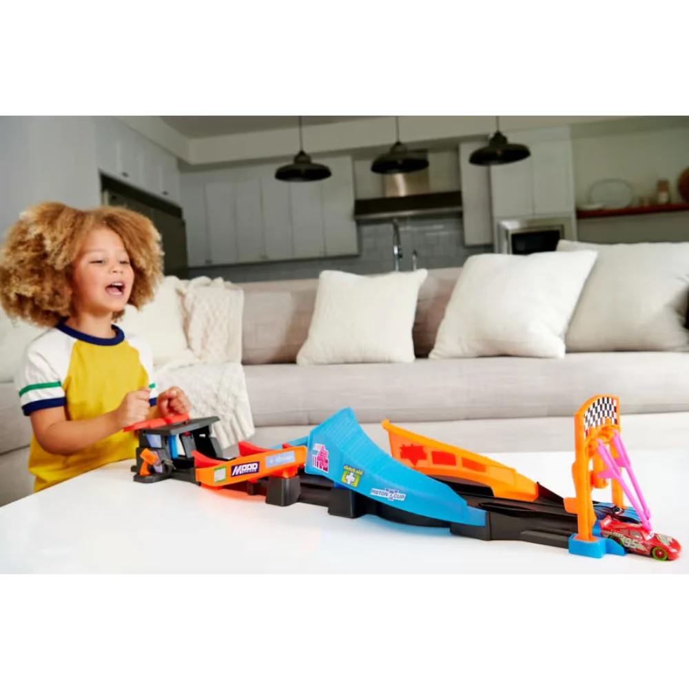 Mattel Cars Glow Racers Lanza y Cruza Pista de Carreras 4+ - Image 3