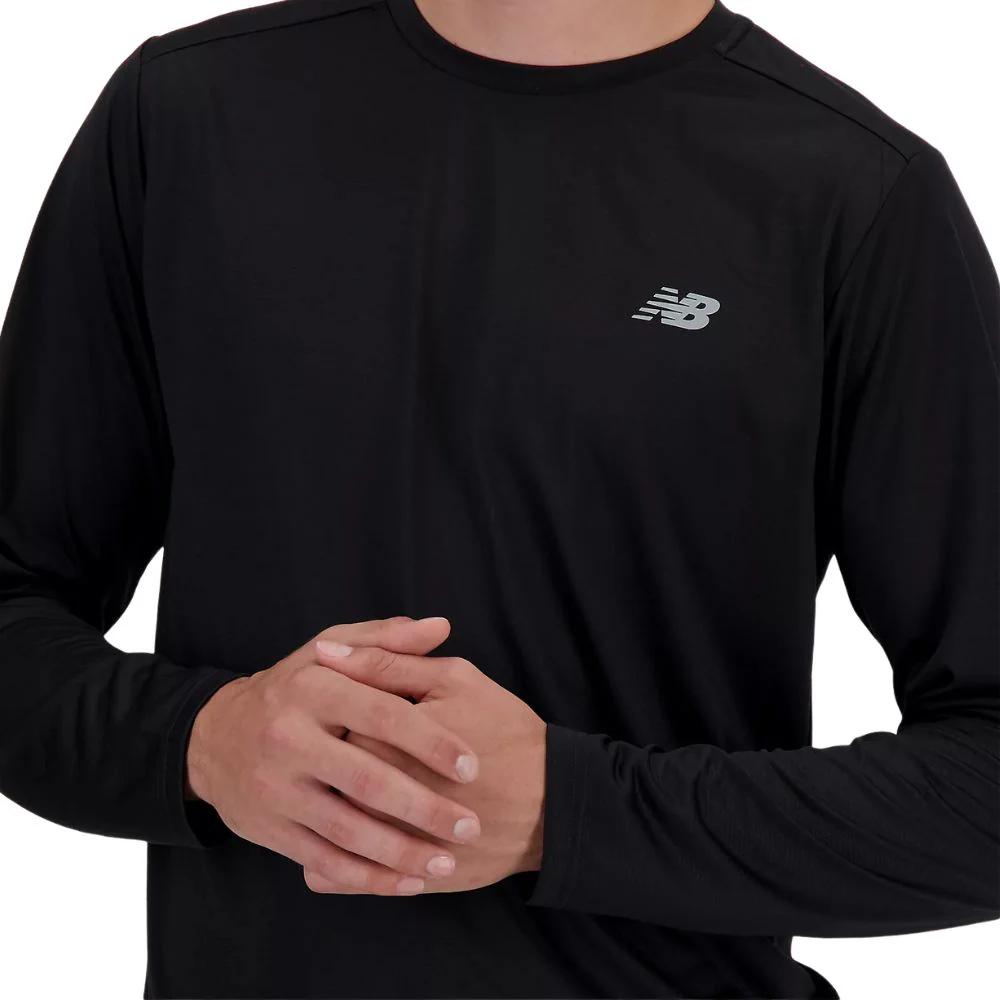 New Balance Sport Essentials Camiseta Manga Larga Para Caballero Negra - Image 4