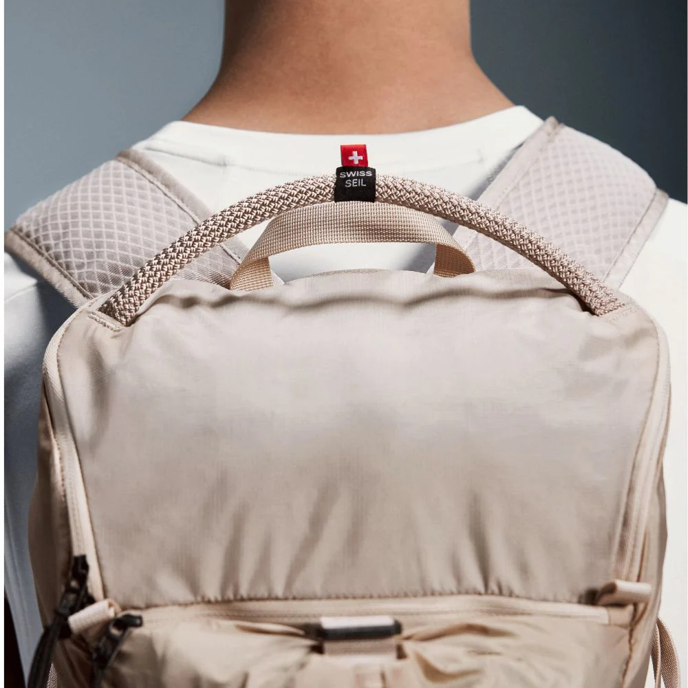 On Bolso Speed Pack 18L Unisex Color Sand - Image 4
